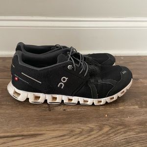 Black On Cloud Women’s sneakers Size 10